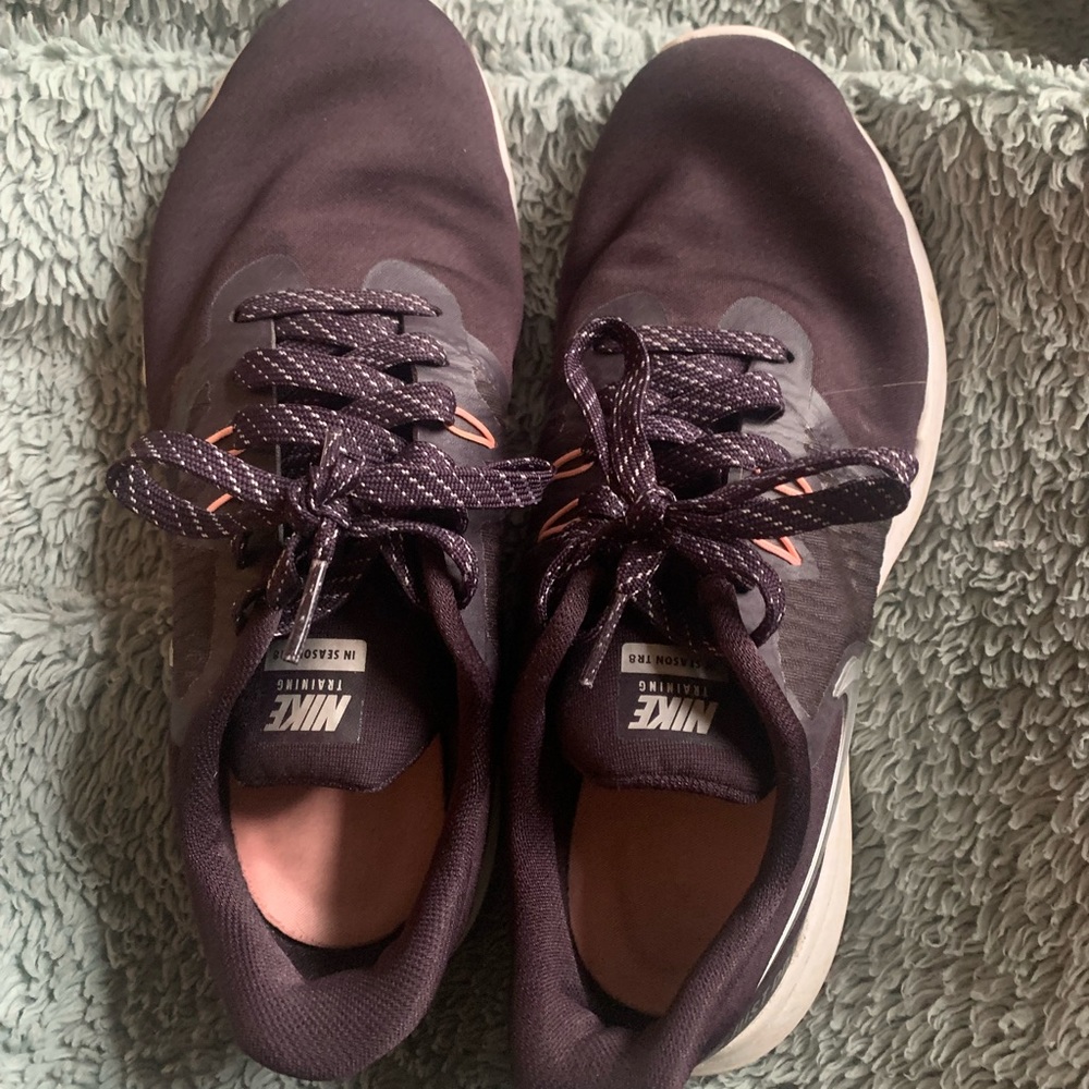 Size 8 women Nike Sneakers